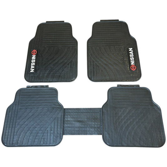 Juego de Alfombras Nissan para autos en goma